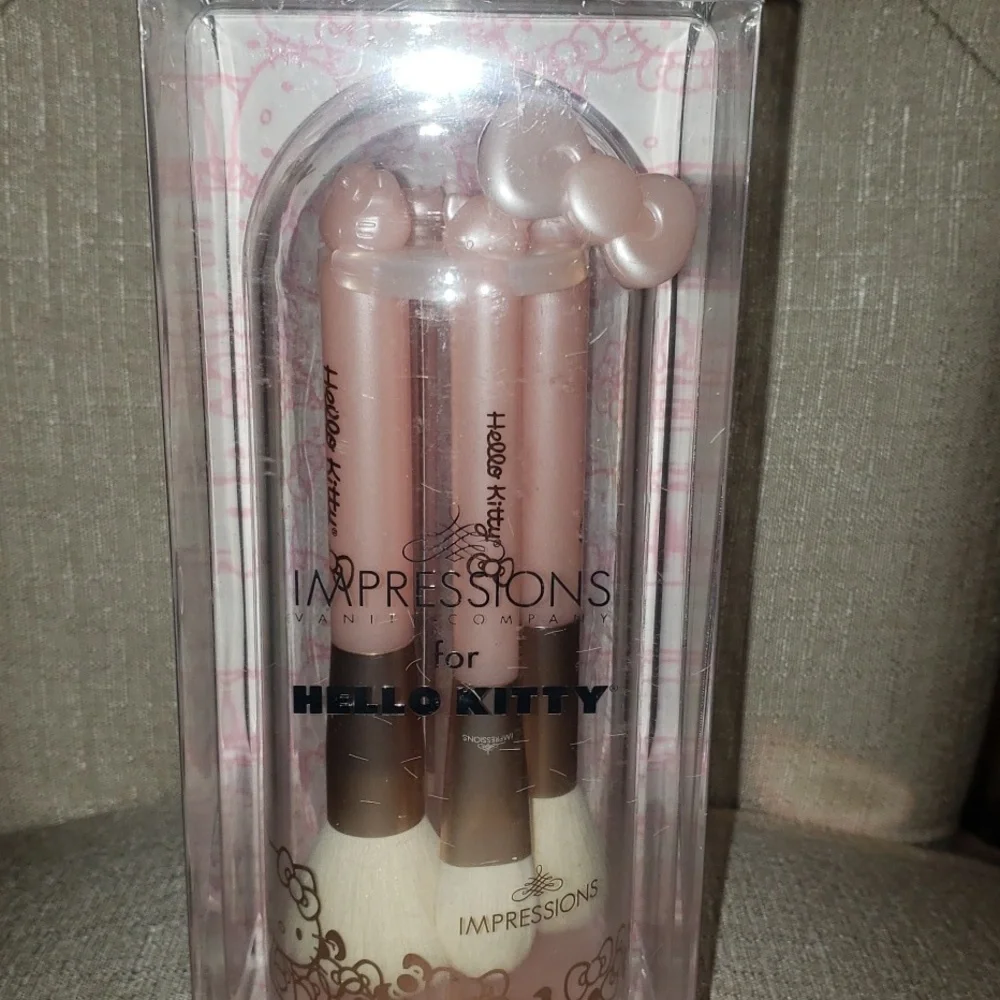 NEW-Hello Kitty brush set